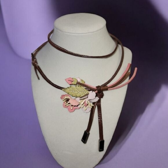 Prada LEATHER Floral CHOKER Necklace in EUC With DUSTBAG - Picture 6 of 7
